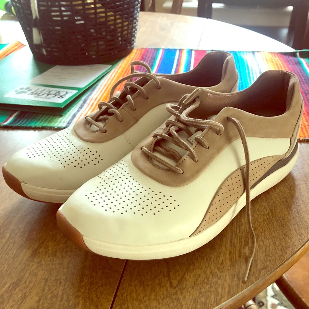 Clark’s Leather Wavewalk Sneakers